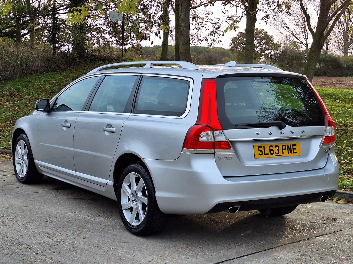 Used Volvo V70 2013 for sale - 76421859: Photo 2