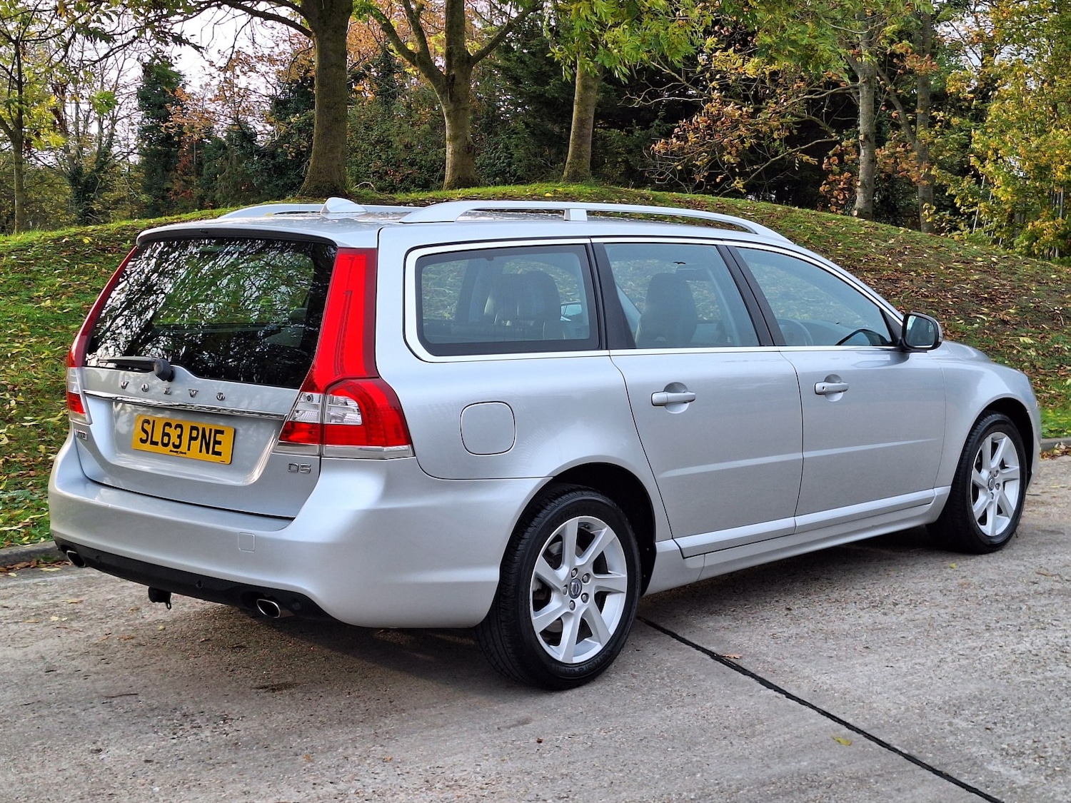 Used Volvo V70 2013 for sale - 76421859: Photo 3