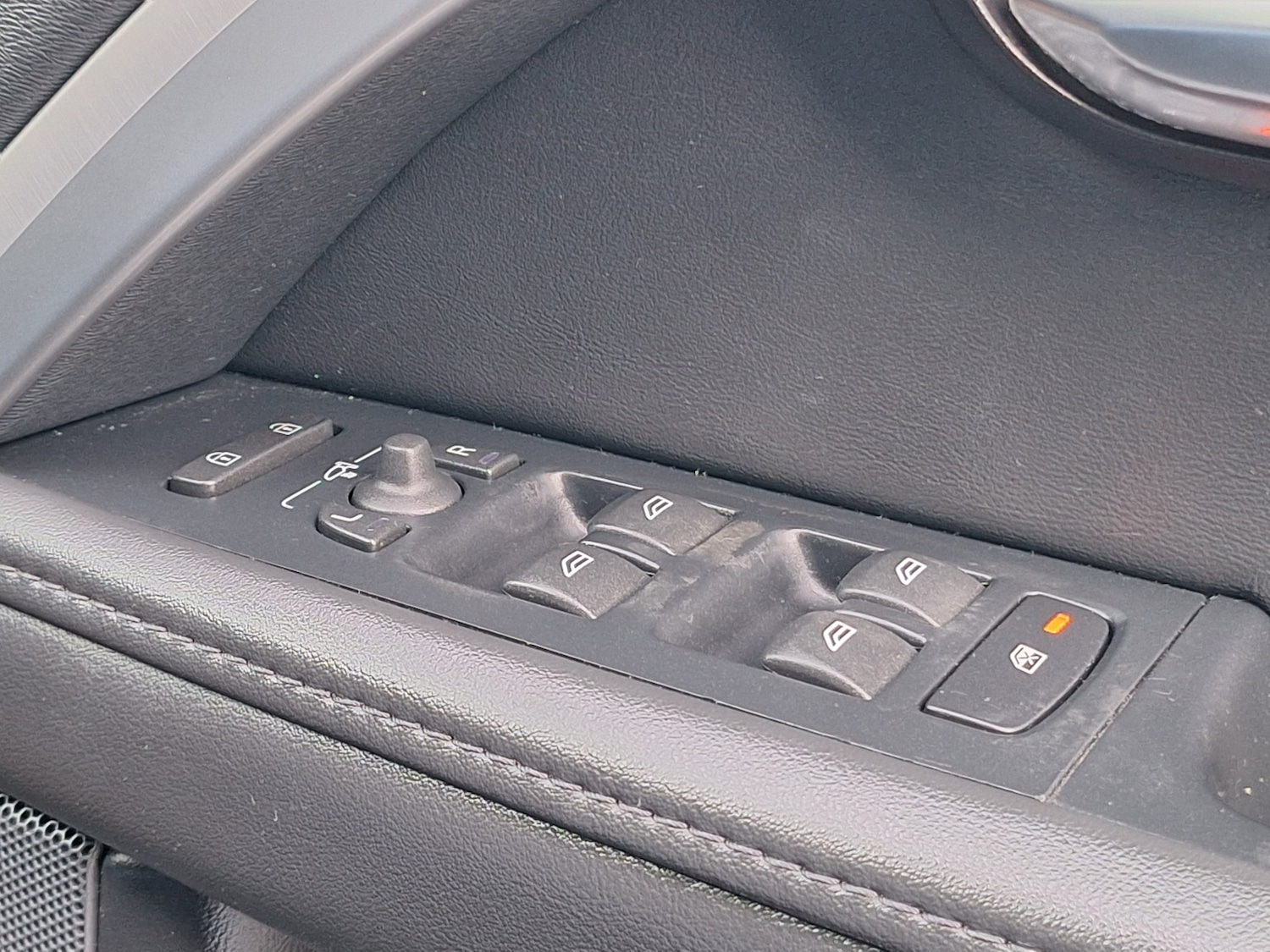 Used Volvo V70 2013 for sale - 76421859: Photo 32