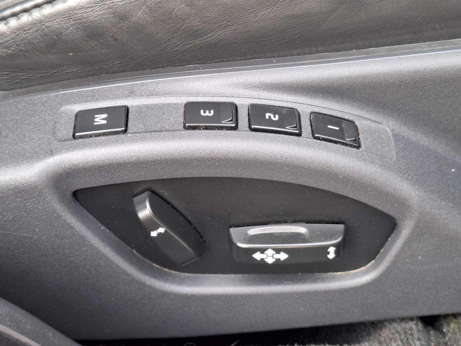 Used Volvo V70 2013 for sale - 76421859: Photo 34