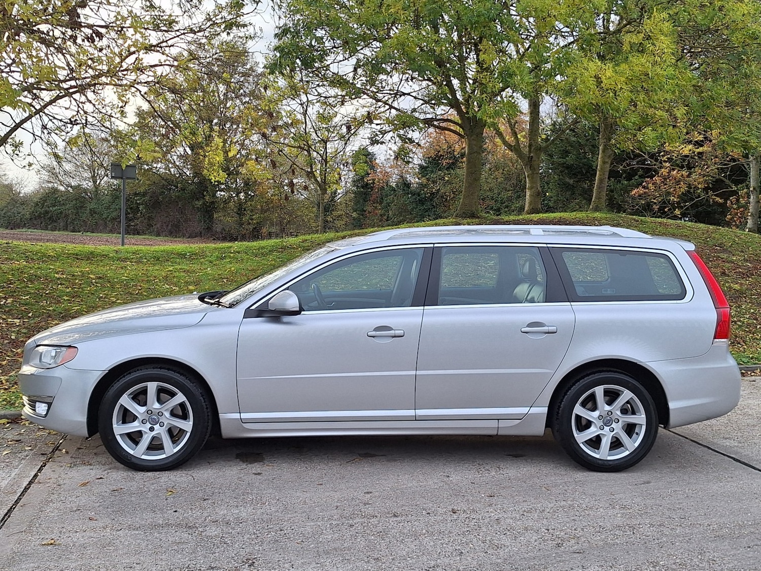 Used Volvo V70 2013 for sale - 76421859: Photo 5