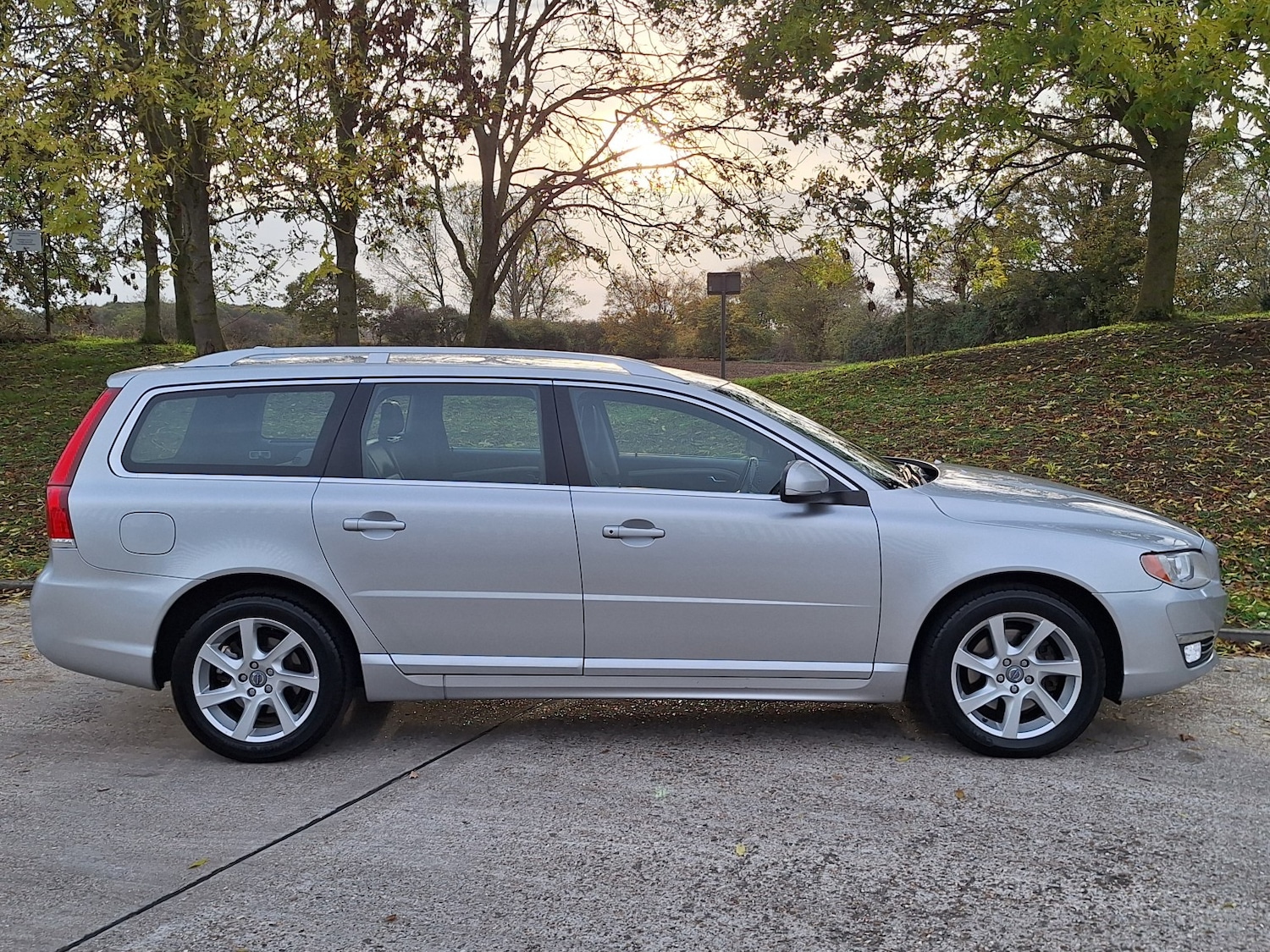 Used Volvo V70 2013 for sale - 76421859: Photo 6