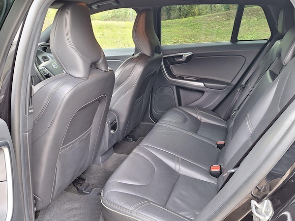 Used Volvo V60 2018 for sale - 76177073: Photo 10