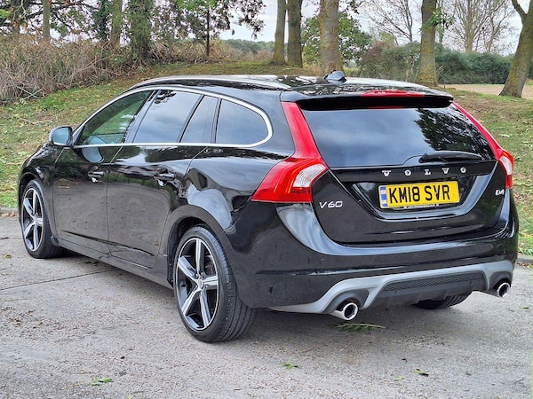 Used Volvo V60 2018 for sale - 76177073: Photo 2