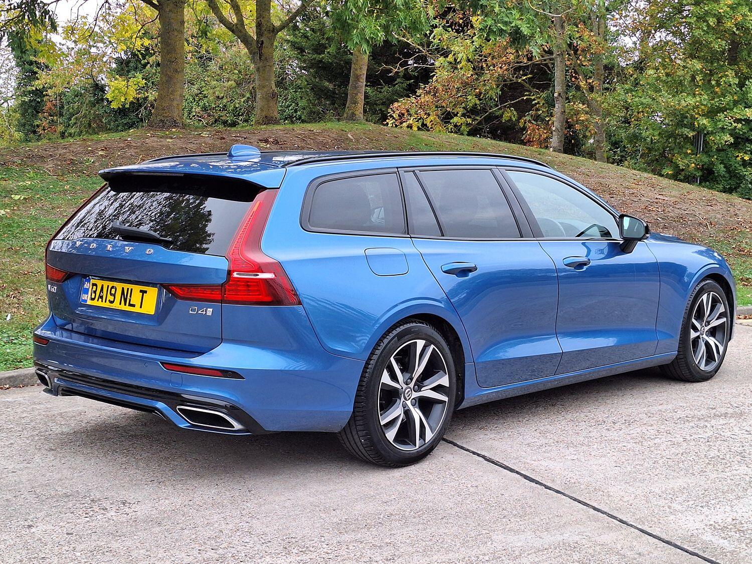 Used Volvo V60 2019 for sale - 76305528: Photo 2