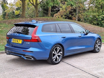 Used Volvo V60 2019 for sale - 76305528: Photo