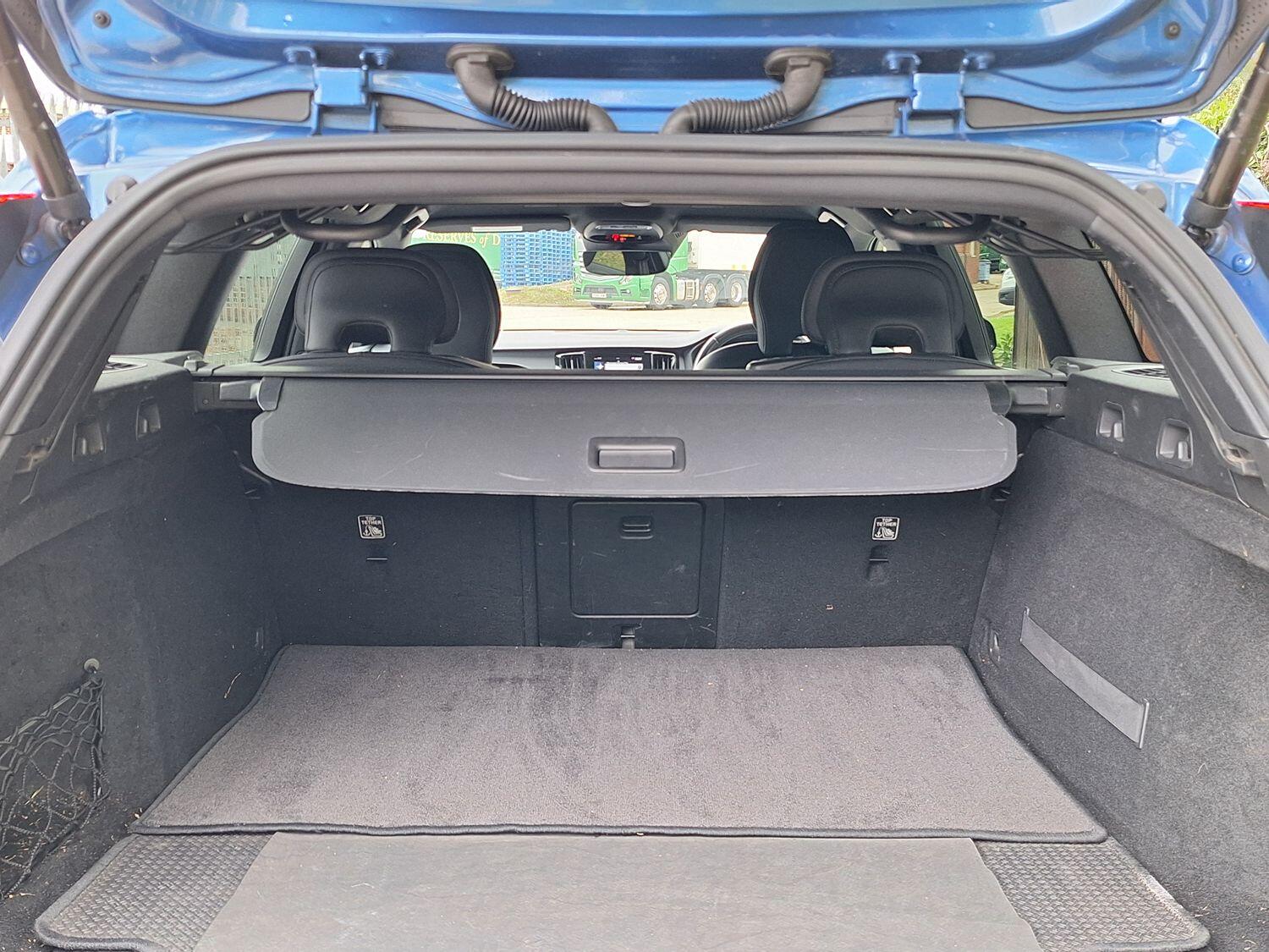 Used Volvo V60 2019 for sale - 76305528: Photo 8