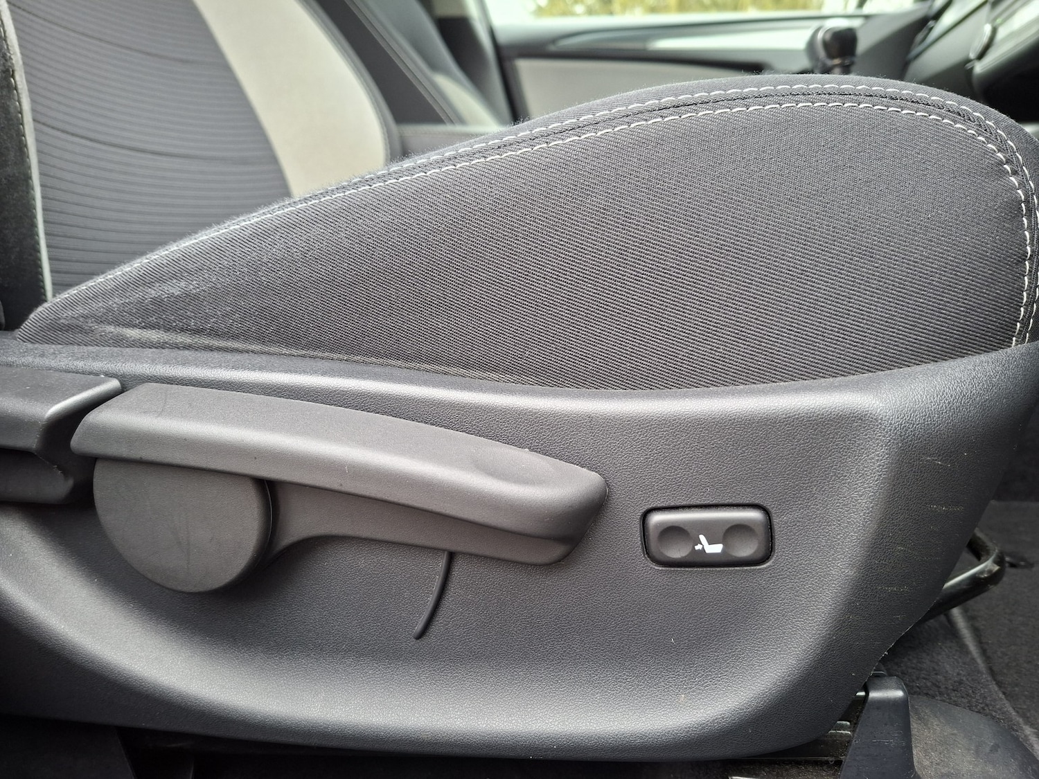 Used Toyota Avensis 2017 for sale - 77694310: Photo 29