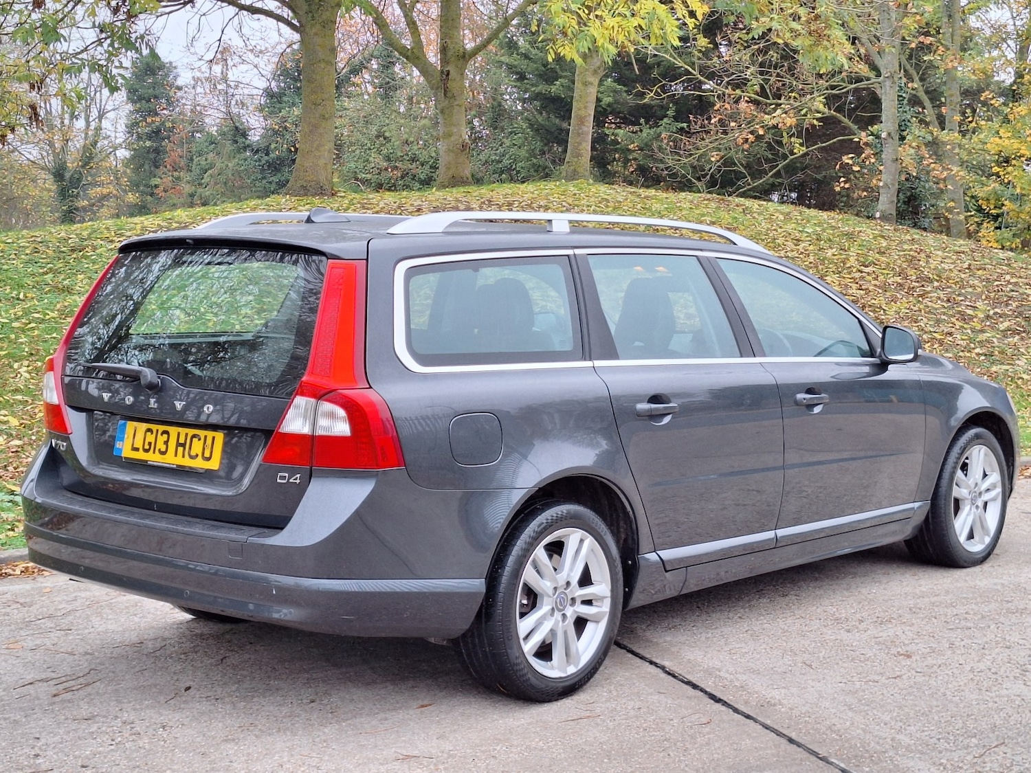 Used Volvo V70 2013 for sale - 76521117: Photo 3