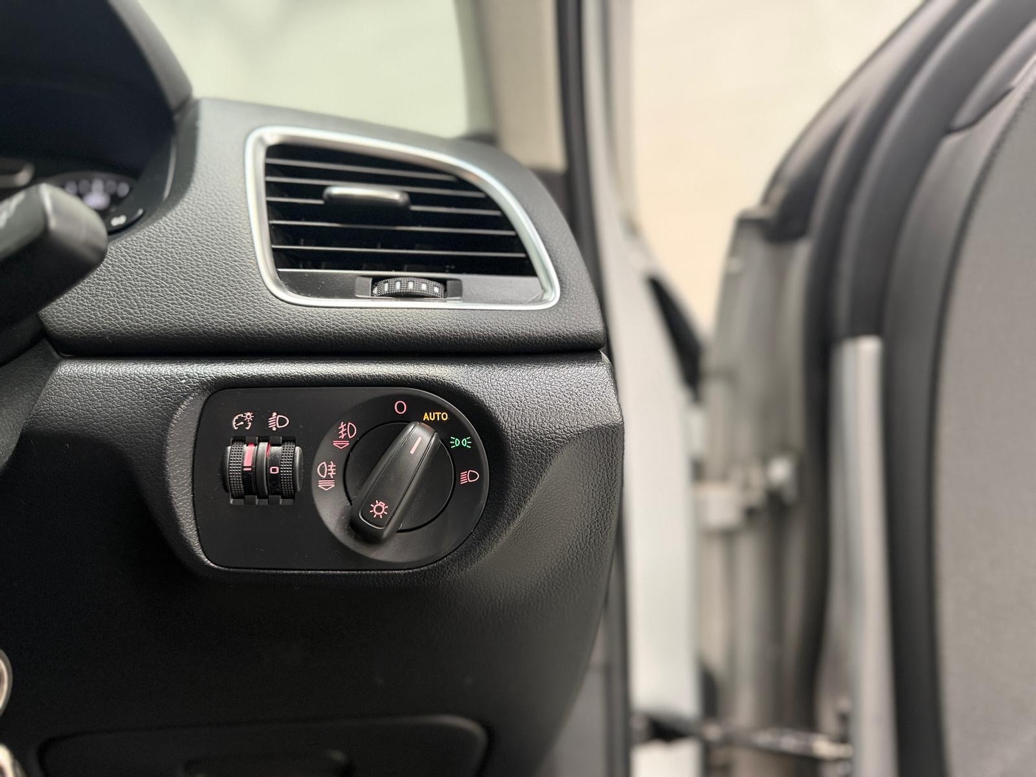 Used Audi Q3 2013 for sale - 77988536: Photo 12