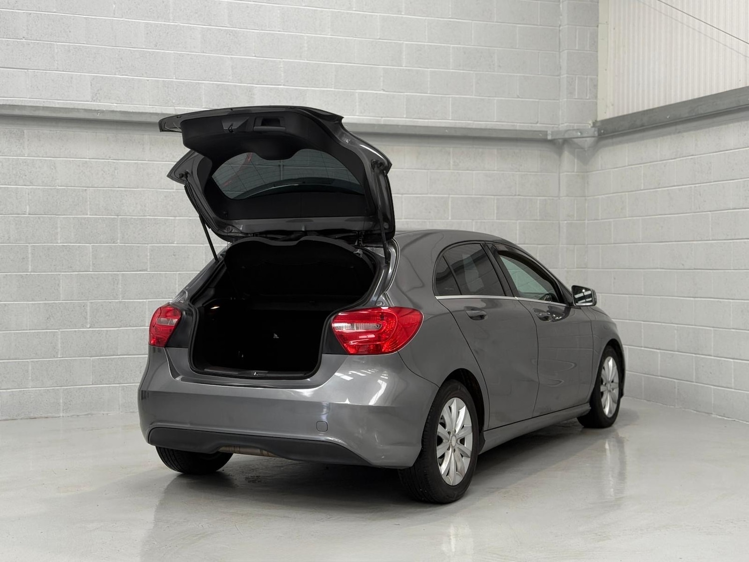 Used Mercedes-Benz A-Class 2014 for sale - 77988523: Photo 8