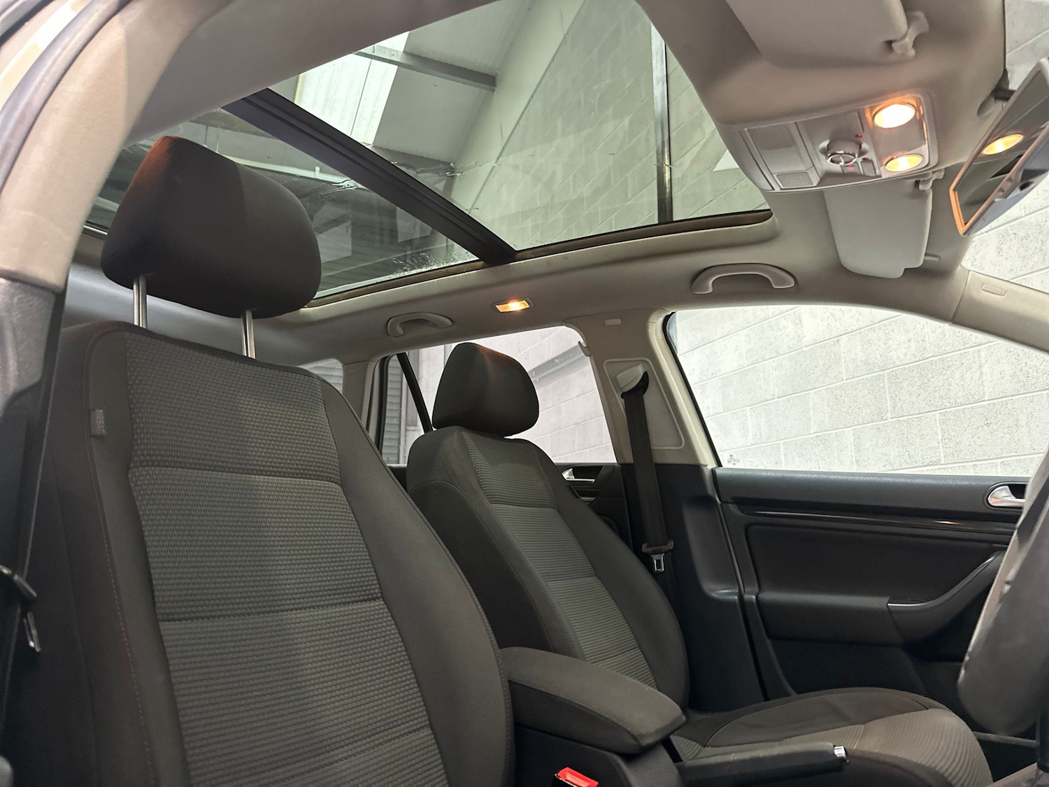 Used Volkswagen Golf 2011 for sale - 77622107: Photo 11