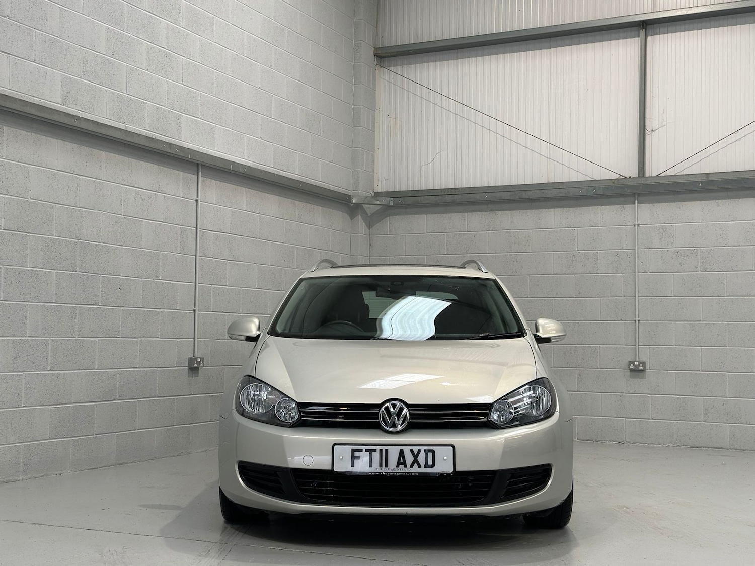 Used Volkswagen Golf 2011 for sale - 77622107: Photo 2