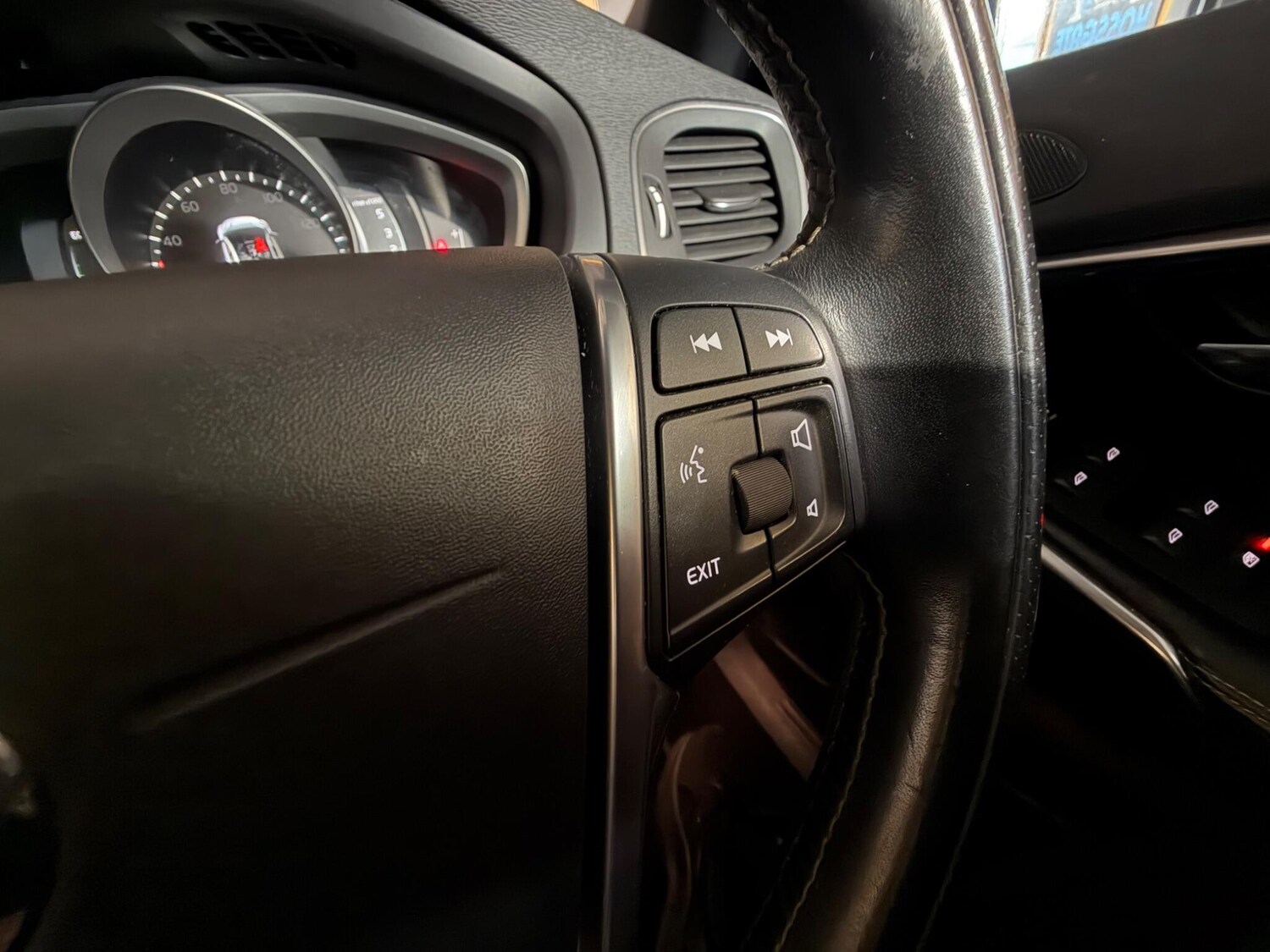 Used Volvo V40 for sale - 78185786: Photo 31