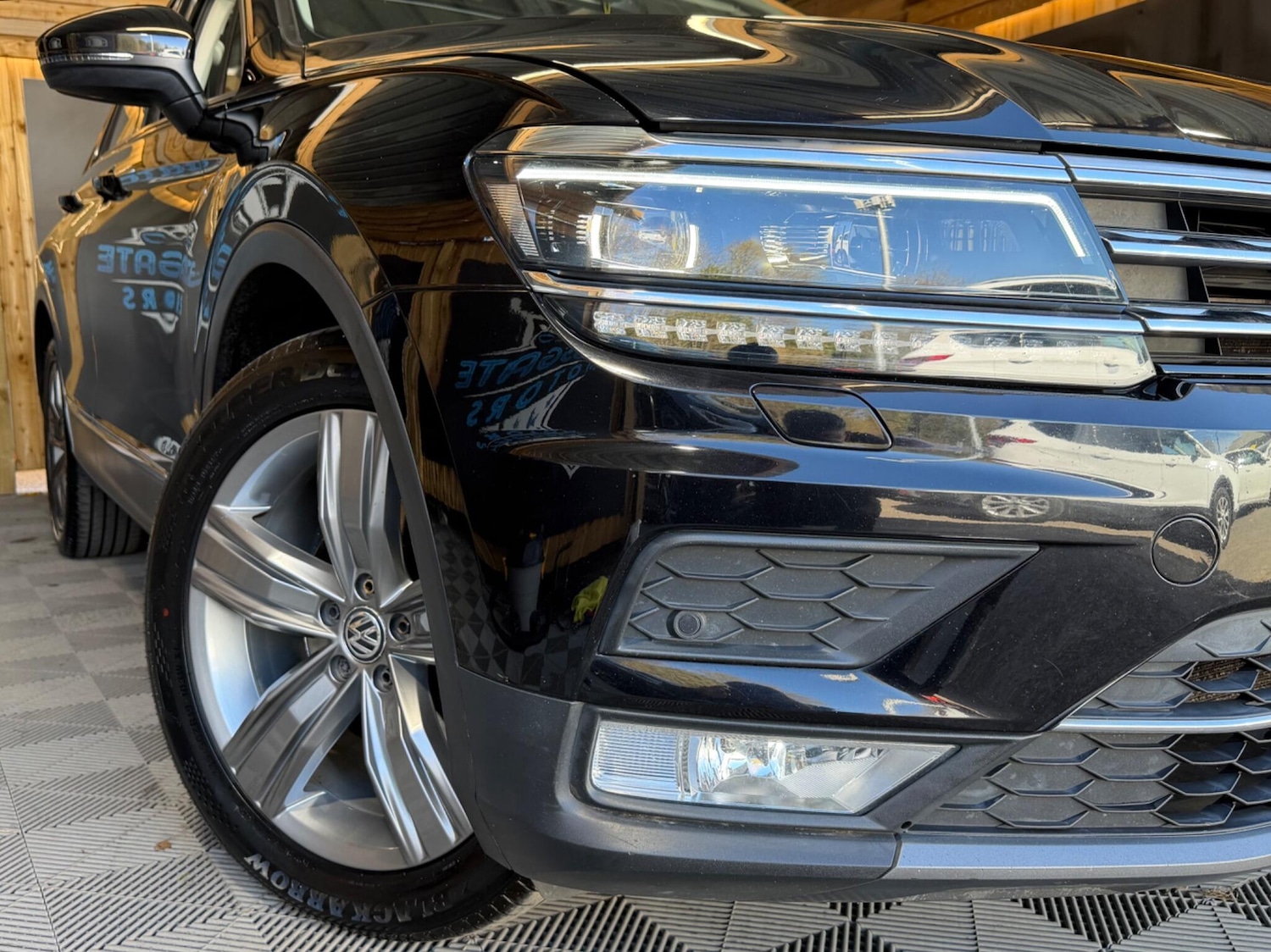 Used Volkswagen Tiguan 2017 for sale - 78220110: Photo 2