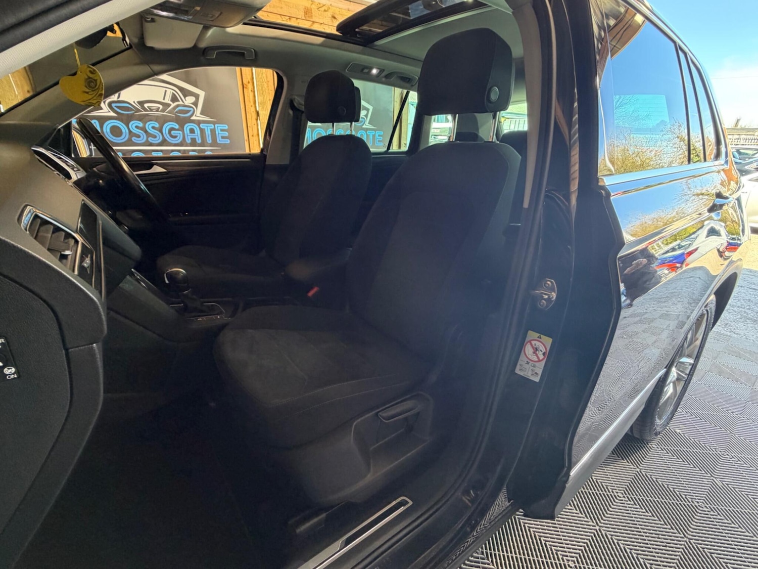 Used Volkswagen Tiguan 2017 for sale - 78220110: Photo 24