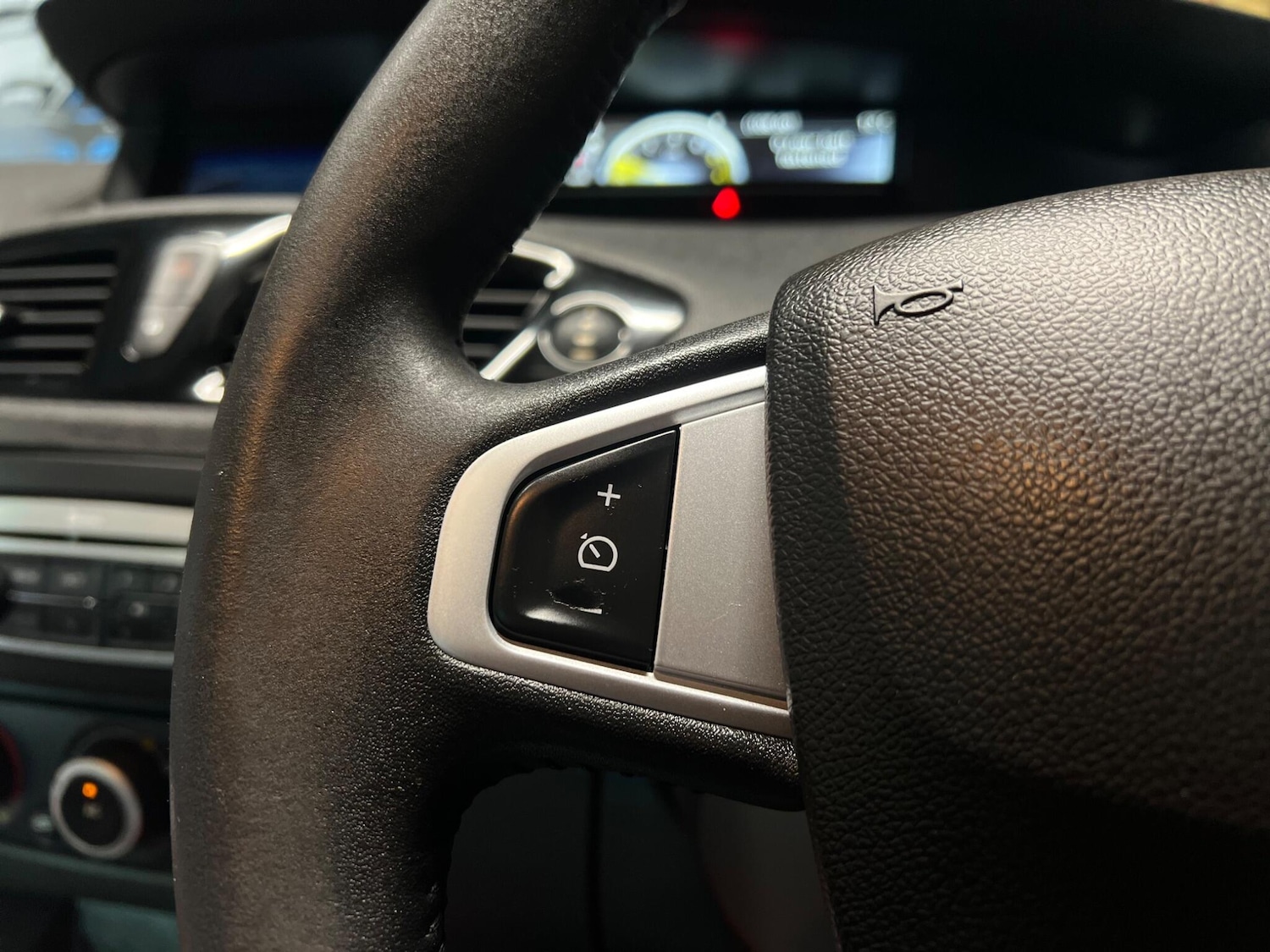 Used Renault Scenic 2012 for sale - 76561438: Photo 20