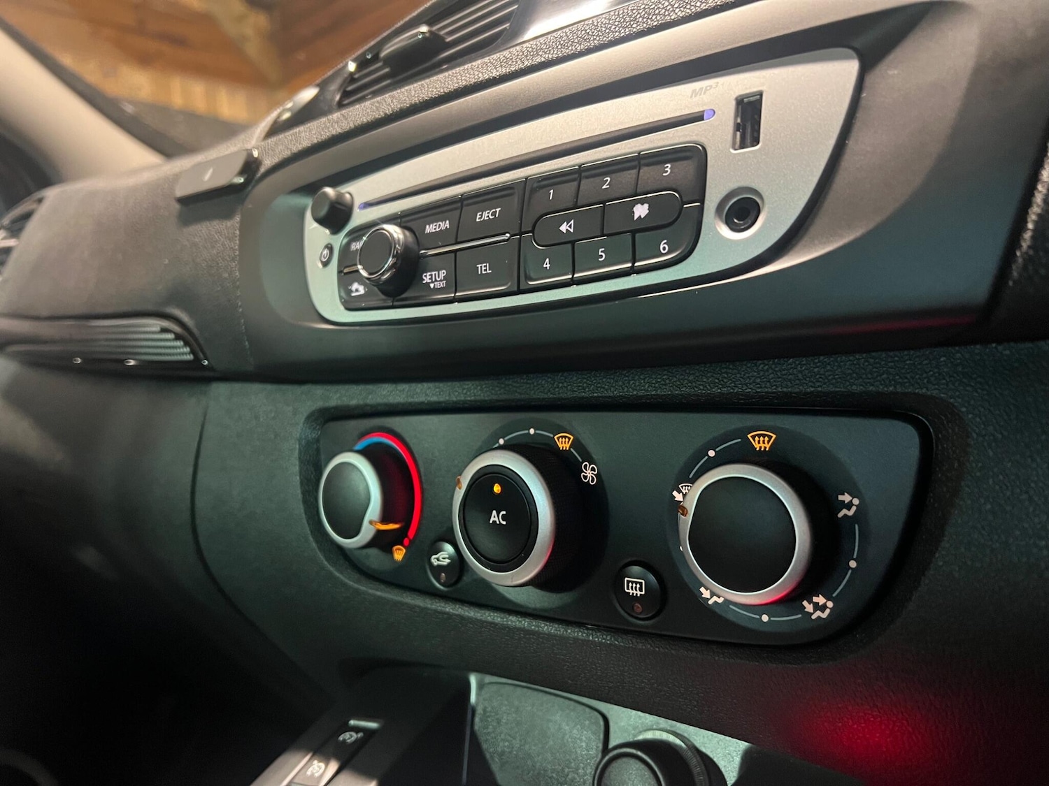 Used Renault Scenic 2012 for sale - 76561438: Photo 32