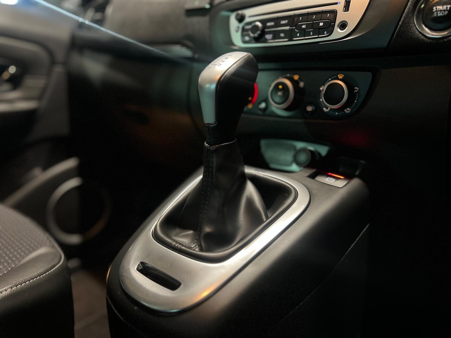 Used Renault Scenic 2012 for sale - 76561438: Photo 33