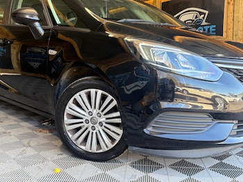 Used Vauxhall Zafira Tourer 2017 for sale - 77783912: Photo