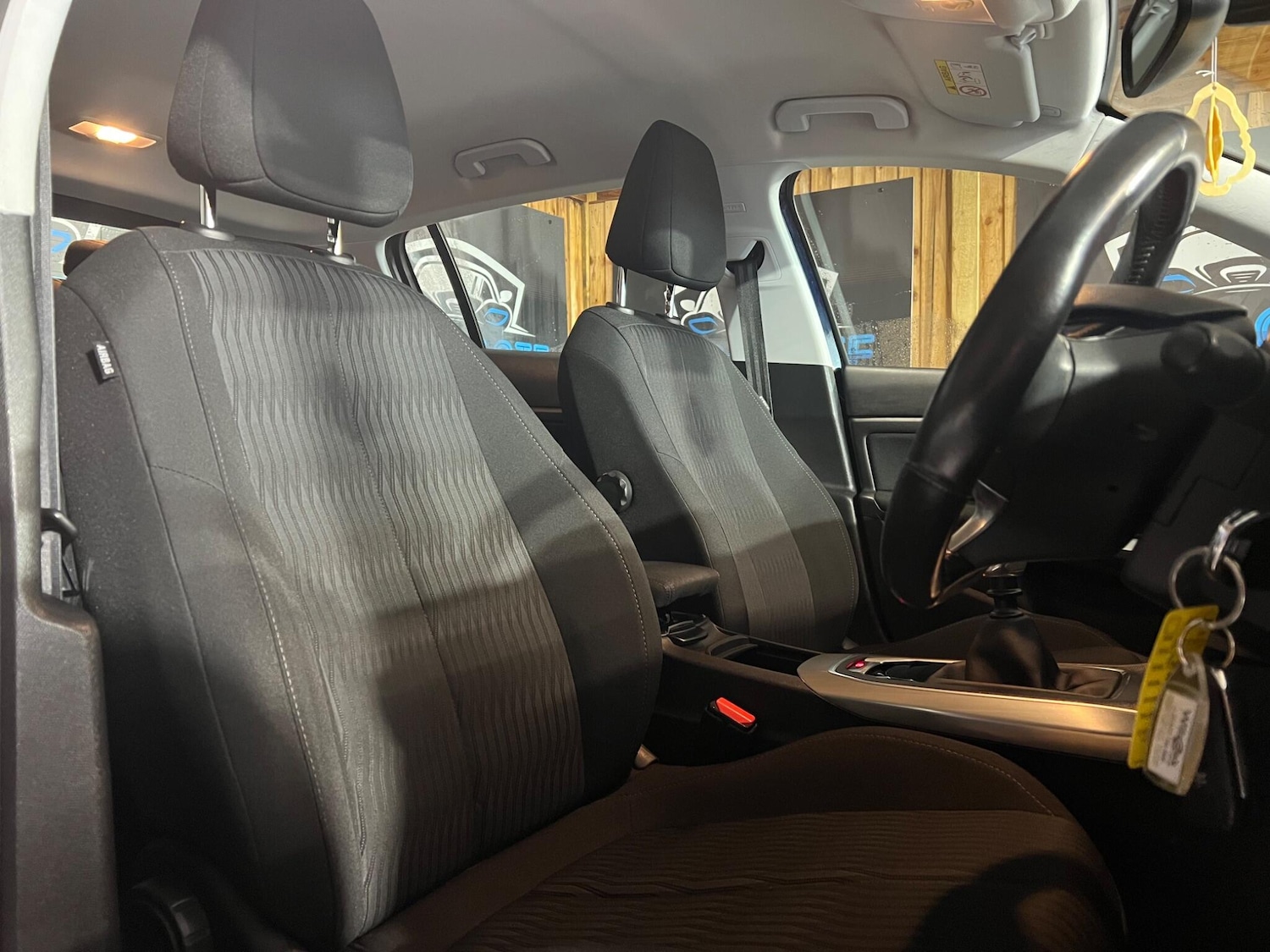 Used Peugeot 308 2015 for sale - 76549636: Photo 15