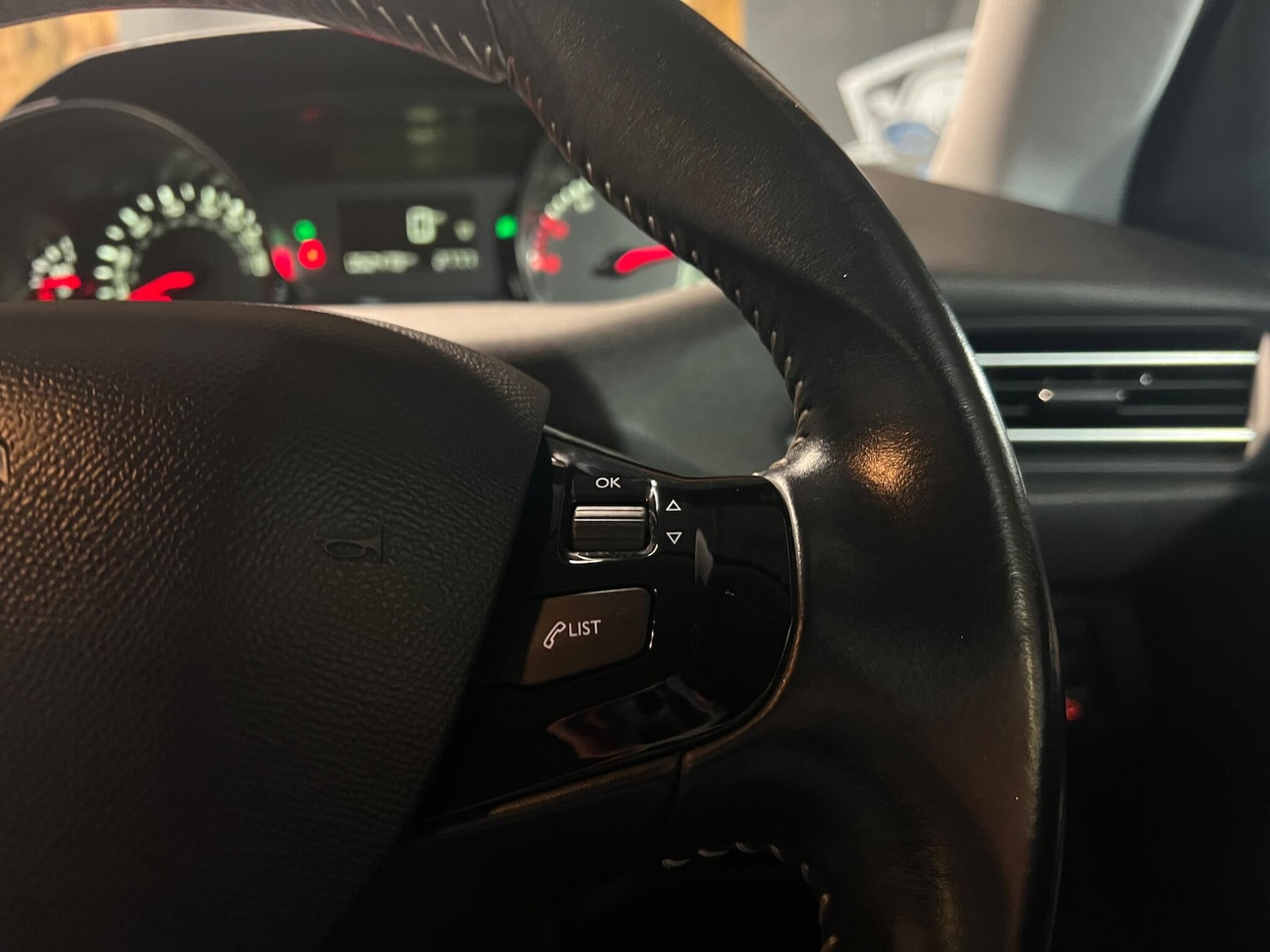 Used Peugeot 308 2015 for sale - 76549636: Photo 19