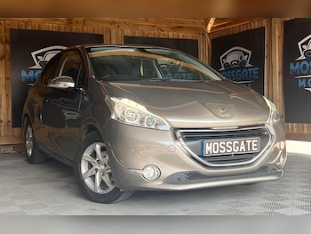 Used Peugeot 208 2014 for sale - 75544189: Photo