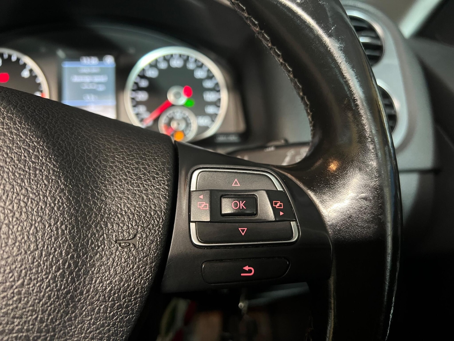 Used Volkswagen Tiguan 2012 for sale - 77882256: Photo 19