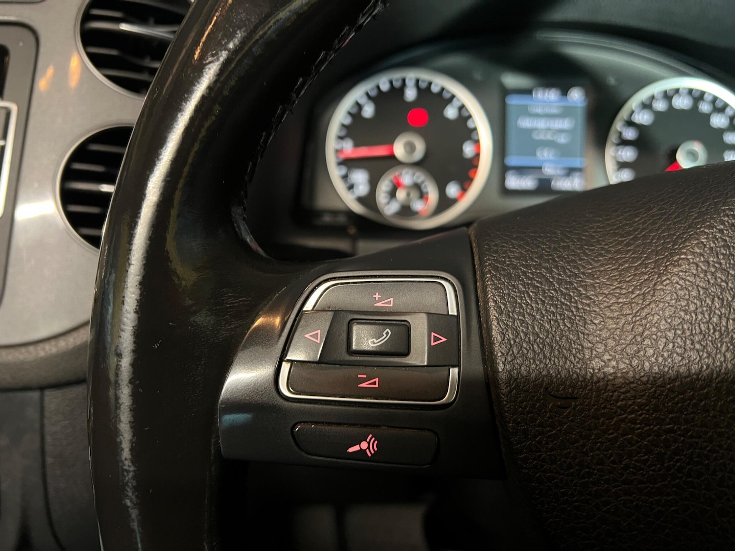 Used Volkswagen Tiguan 2012 for sale - 77882256: Photo 20