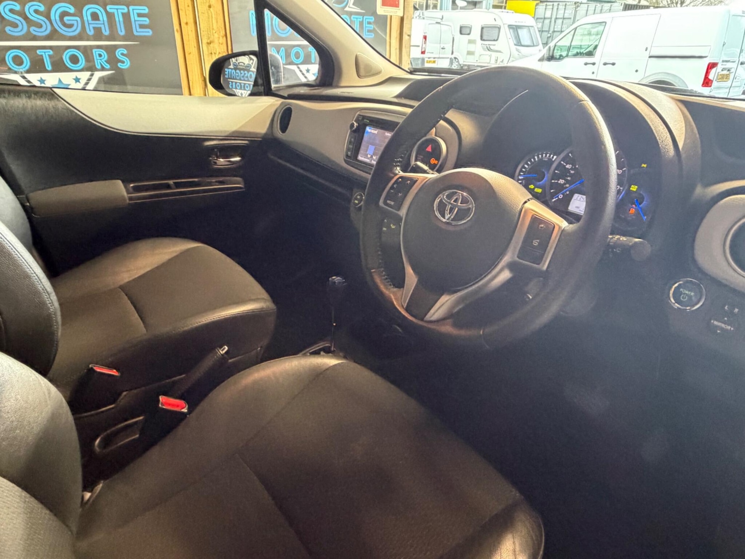 Used Toyota Yaris 2012 for sale - 77637400: Photo 12