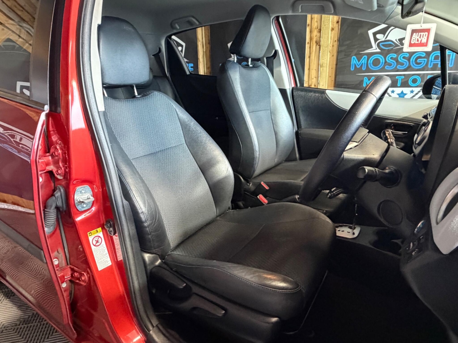 Used Toyota Yaris 2012 for sale - 77637400: Photo 13