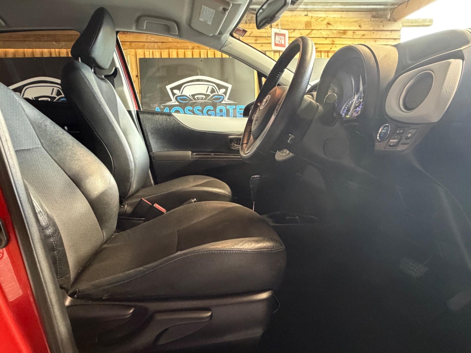 Used Toyota Yaris 2012 for sale - 77637400: Photo 14