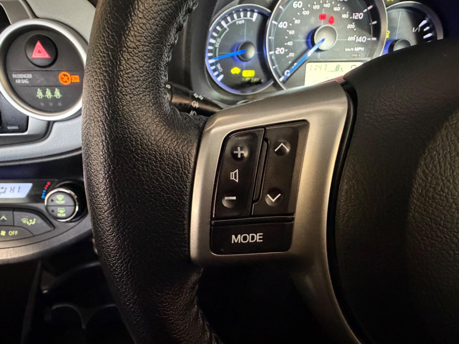 Used Toyota Yaris 2012 for sale - 77637400: Photo 23