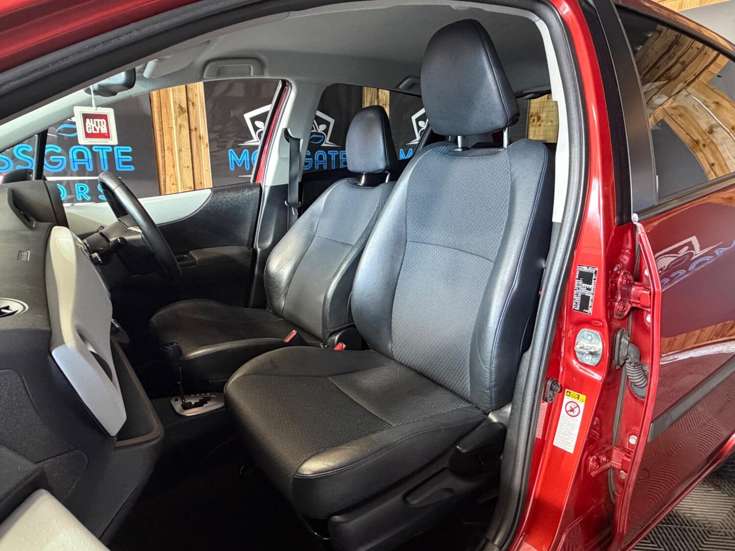 Used Toyota Yaris 2012 for sale - 77637400: Photo 36