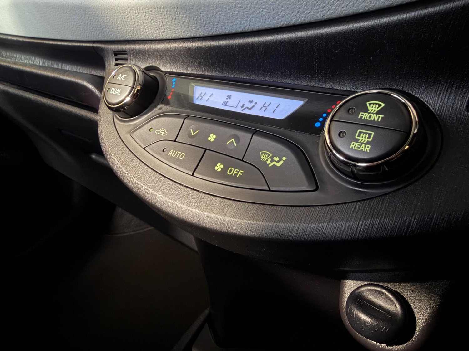 Used Toyota Yaris 2012 for sale - 77637400: Photo 40