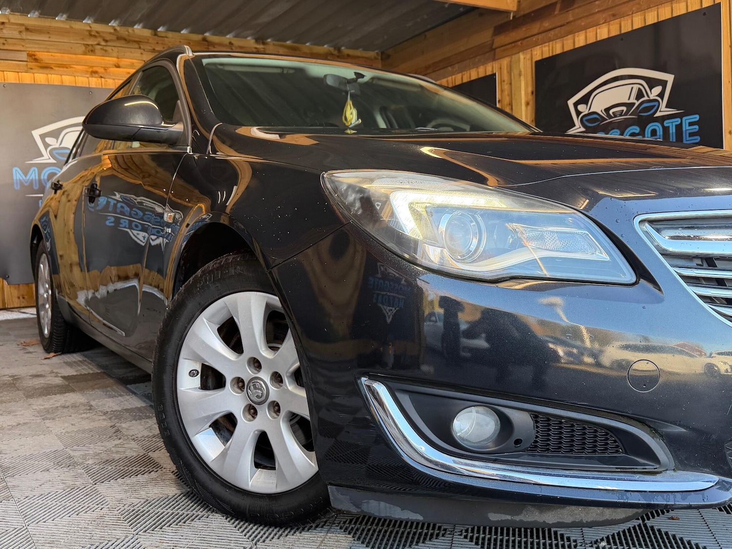 Used Vauxhall Insignia 2015 for sale - 77029052: Photo 2