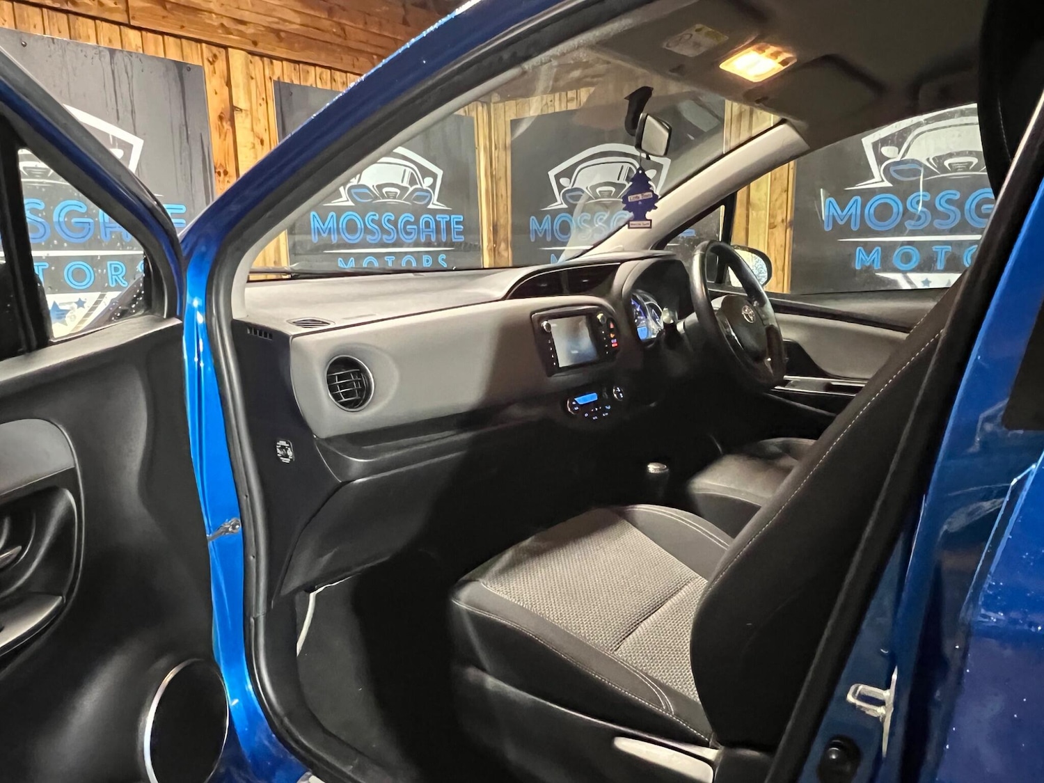 Used Toyota Yaris 2015 for sale - 76620565: Photo 32