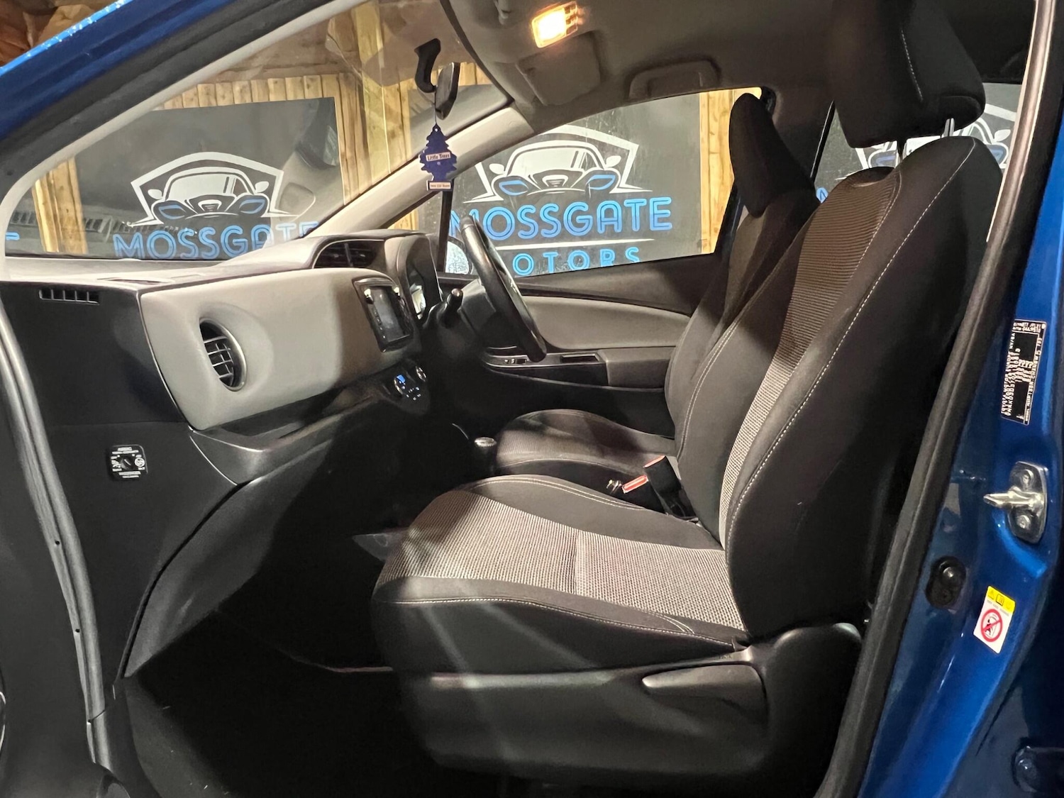 Used Toyota Yaris 2015 for sale - 76620565: Photo 33