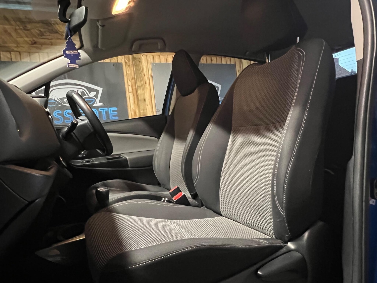 Used Toyota Yaris 2015 for sale - 76620565: Photo 34