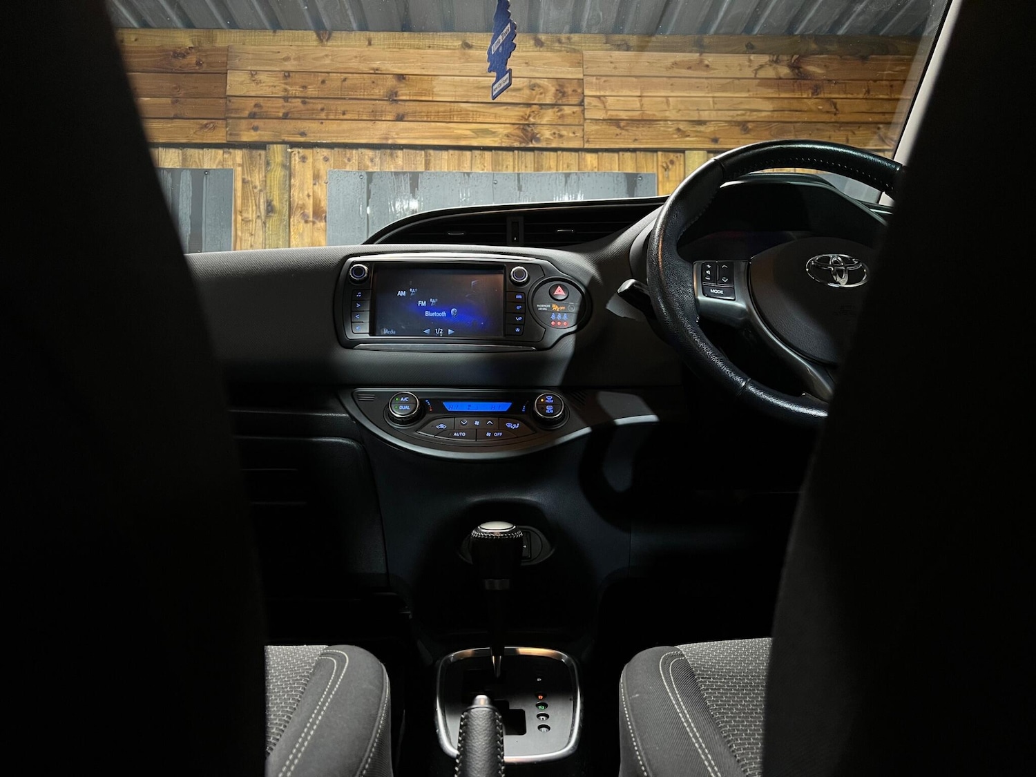 Used Toyota Yaris 2015 for sale - 76620565: Photo 39