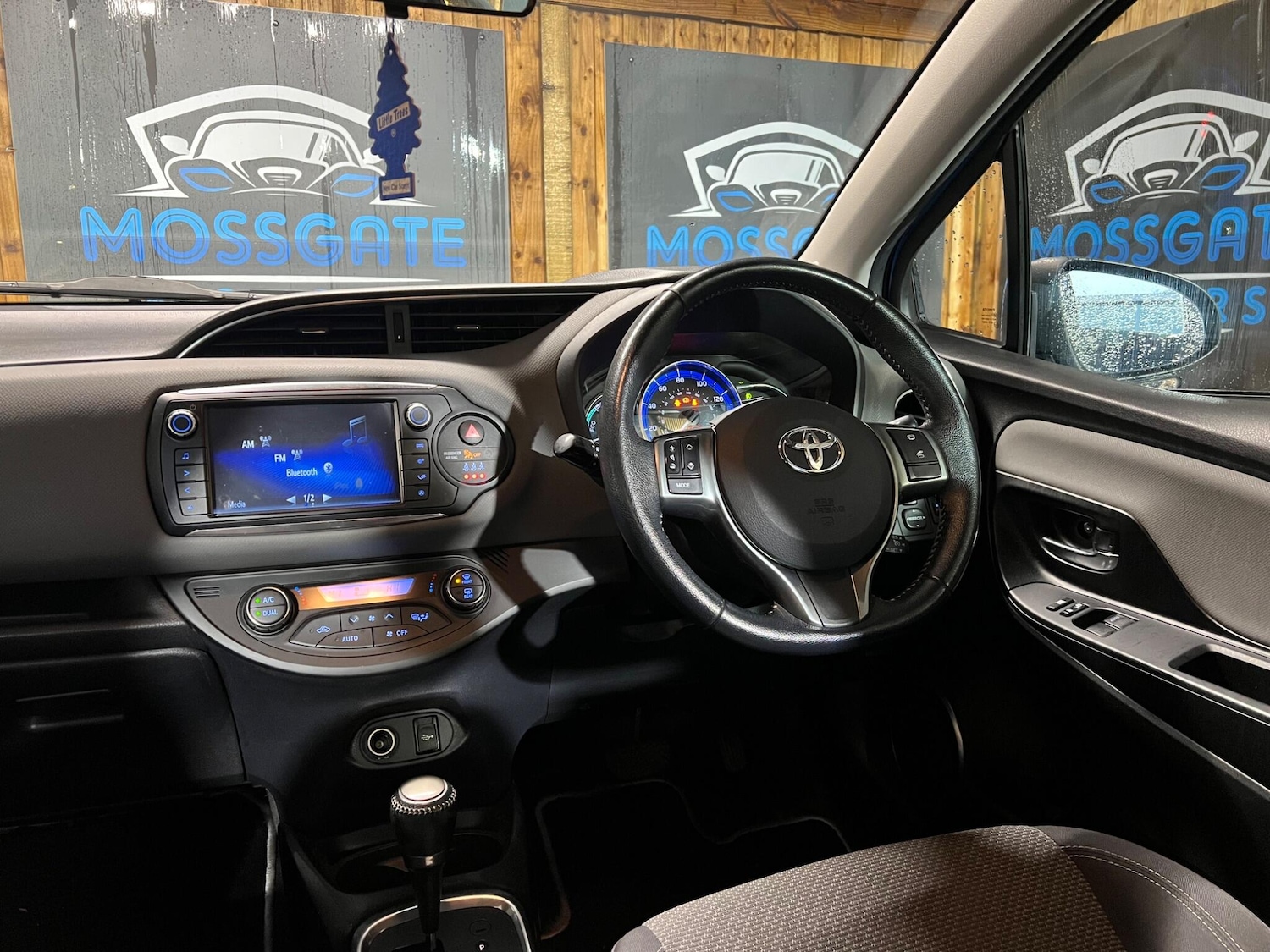 Used Toyota Yaris 2015 for sale - 76620565: Photo 40