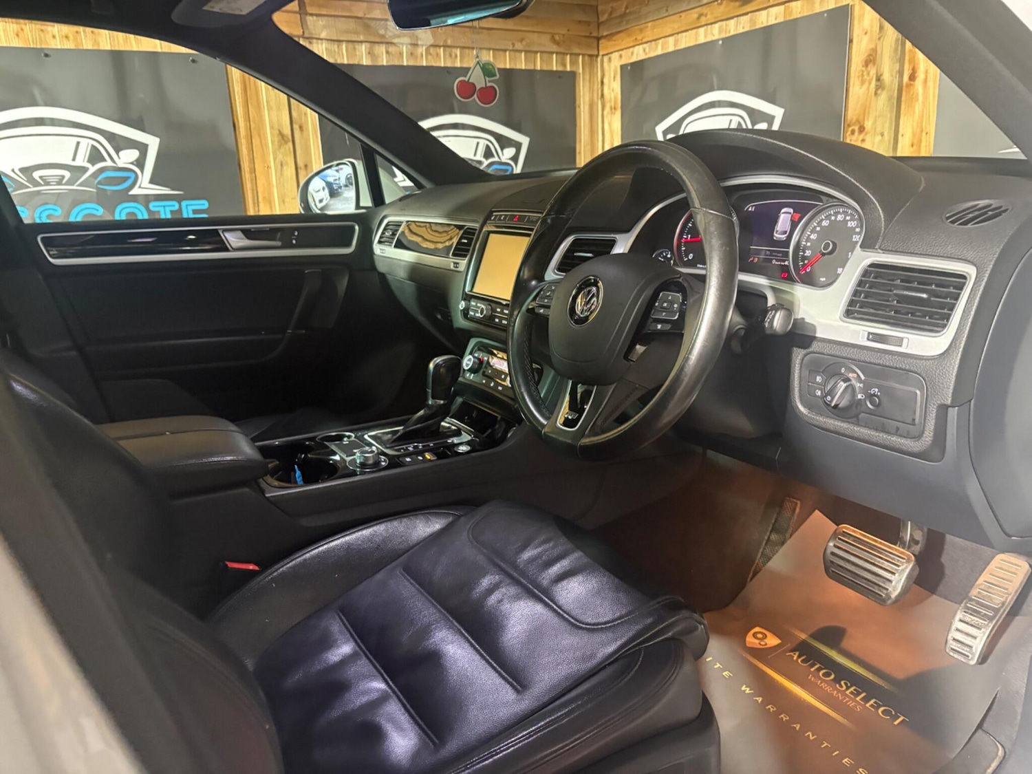 Used Volkswagen Touareg 2016 for sale - 77016797: Photo 16