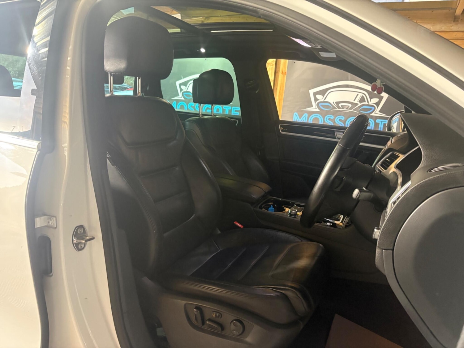 Used Volkswagen Touareg 2016 for sale - 77016797: Photo 18