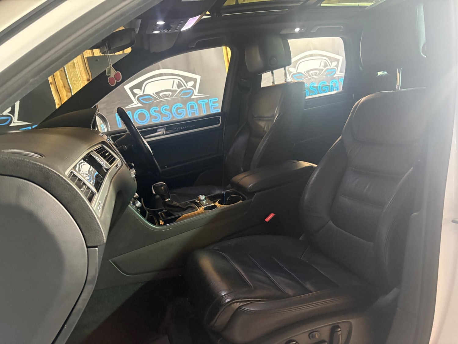 Used Volkswagen Touareg 2016 for sale - 77016797: Photo 28