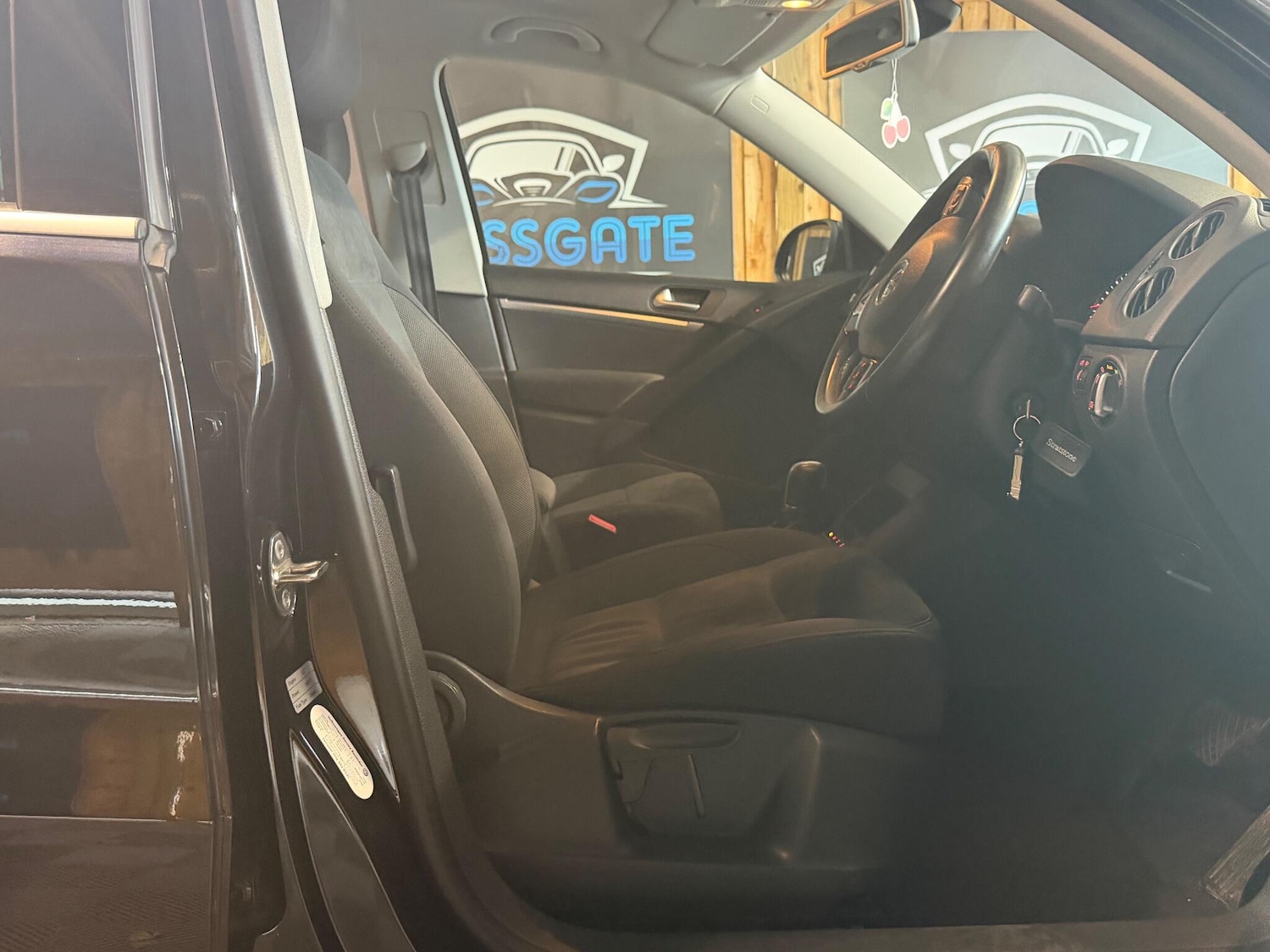 Used Volkswagen Tiguan for sale - 76715000: Photo 17