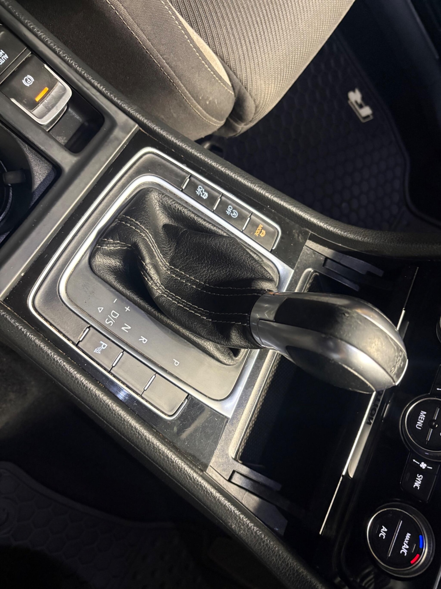 Used Volkswagen Golf 2016 for sale - 76753112: Photo 35