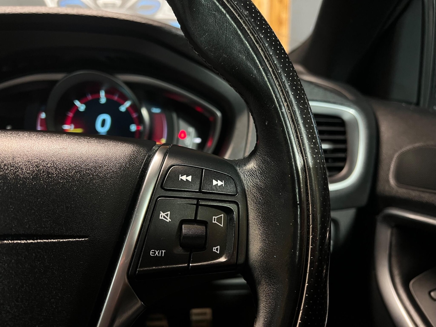 Used Volvo V40 2013 for sale - 76832563: Photo 19