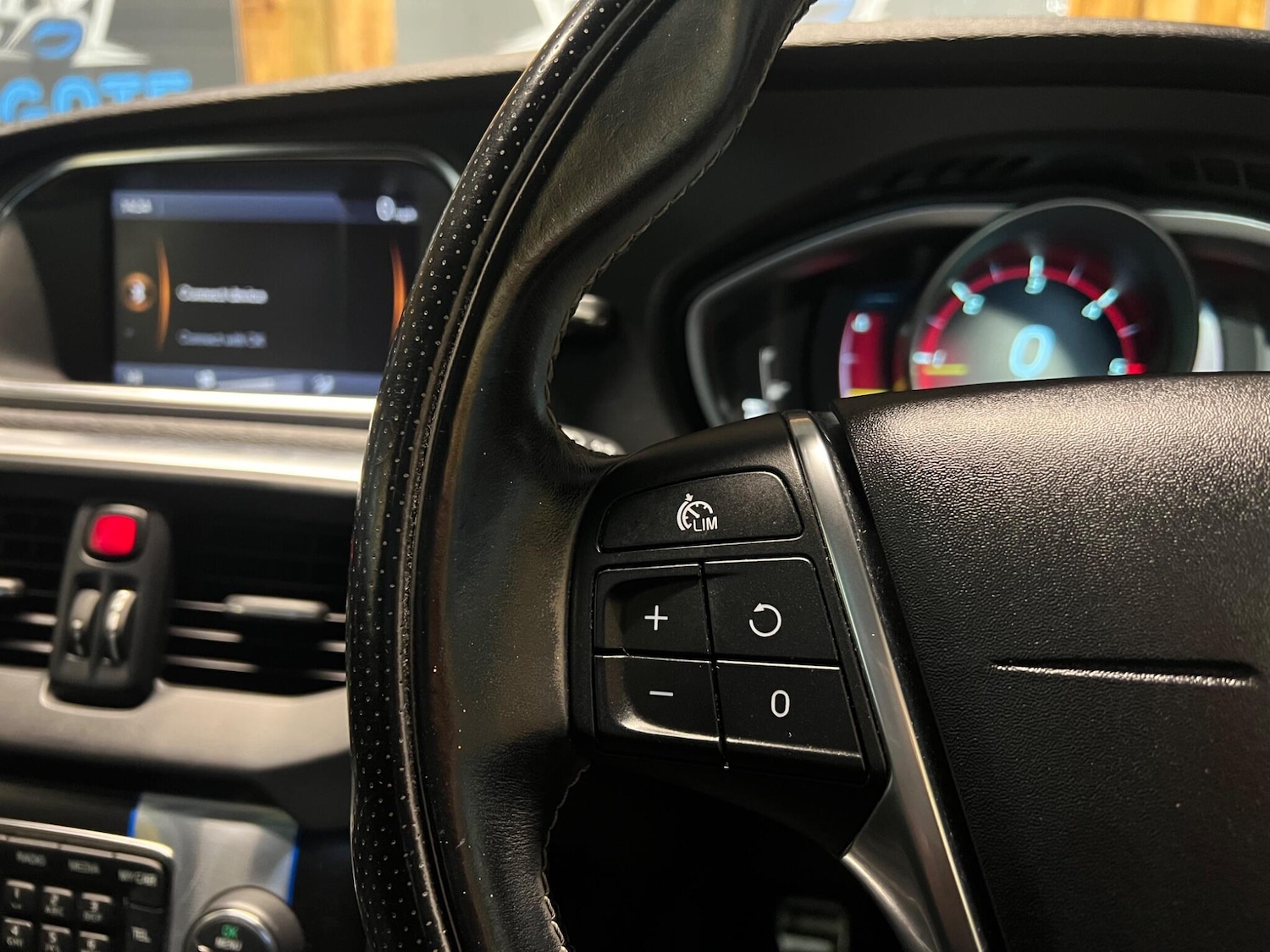 Used Volvo V40 2013 for sale - 76832563: Photo 20