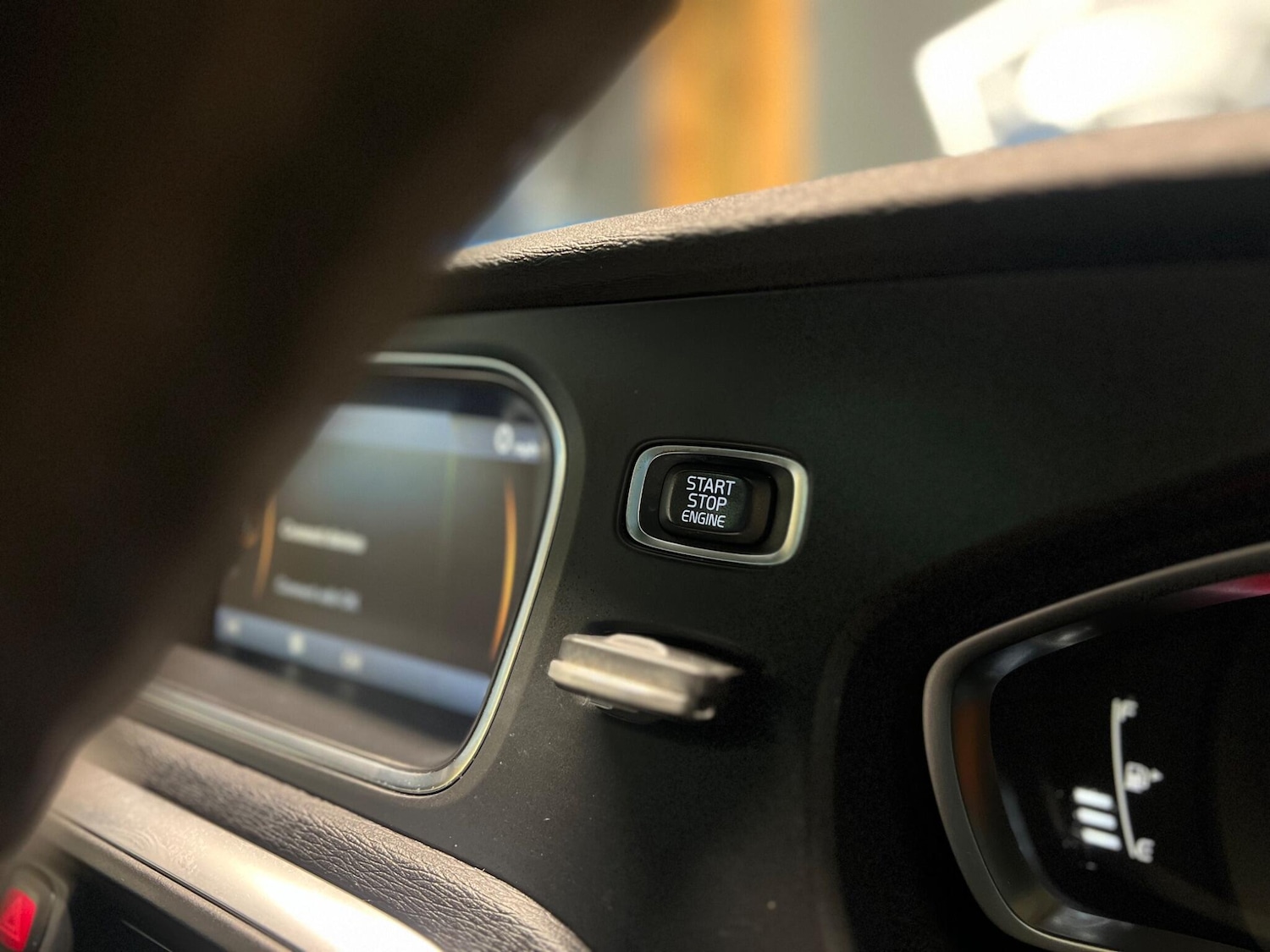 Used Volvo V40 2013 for sale - 76832563: Photo 23