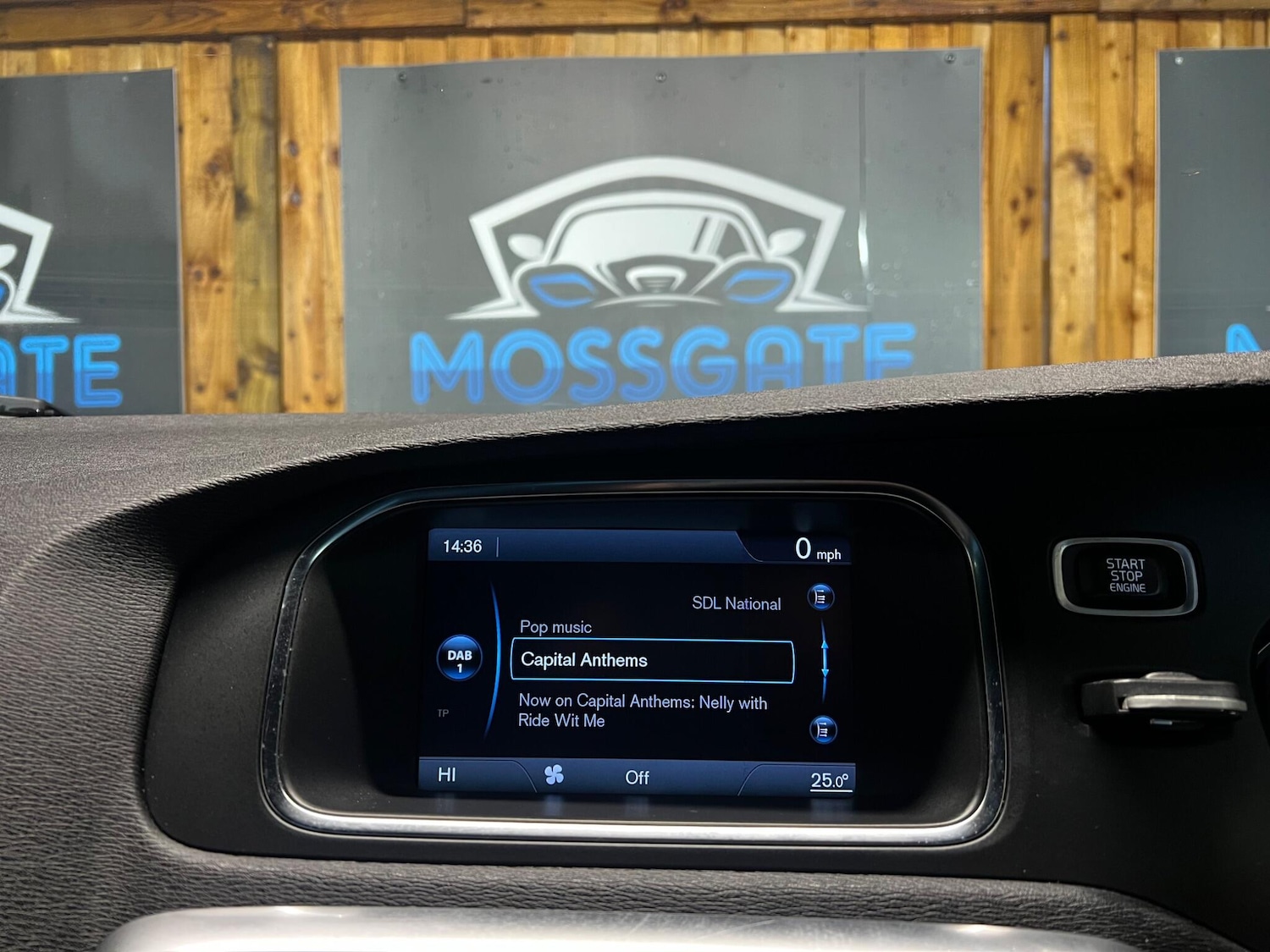 Used Volvo V40 2013 for sale - 76832563: Photo 25